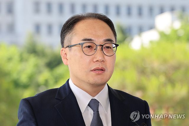 질문에 답하는 이원석 검찰총장