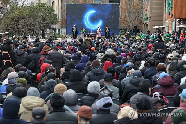 밥퍼나눔운동본부에서 열린 거리 성탄 예배