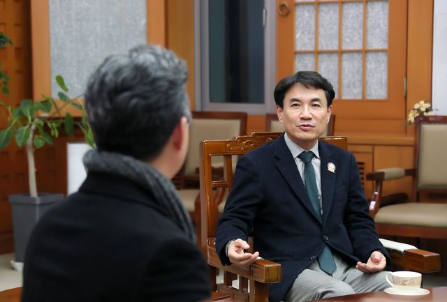 신년 인터뷰하는 김진태 도지사 