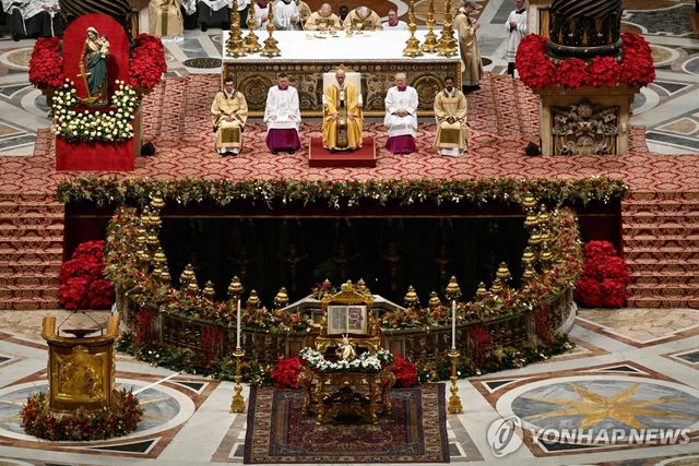 교황 레오 14세, 즉위 후 첫 성탄절 전야 미사 집전