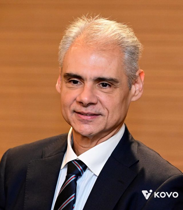 레오나르도 카르발류 KB손해보험 감독