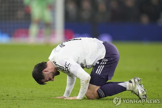 통증을 호소하는 맨유의 브루누 페르난드스