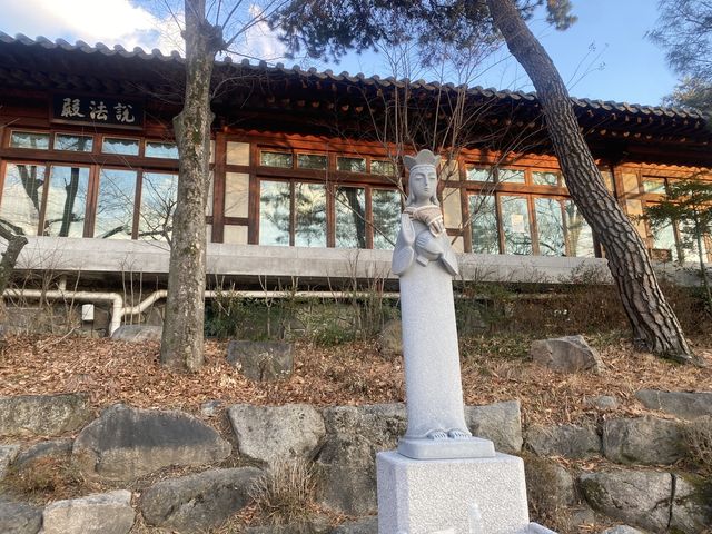 천주교 신자 최종태 조각가가 만든 길상사 관음보살상