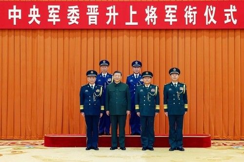 인민해방군 동부·중부전구 사령관 상장 진급식