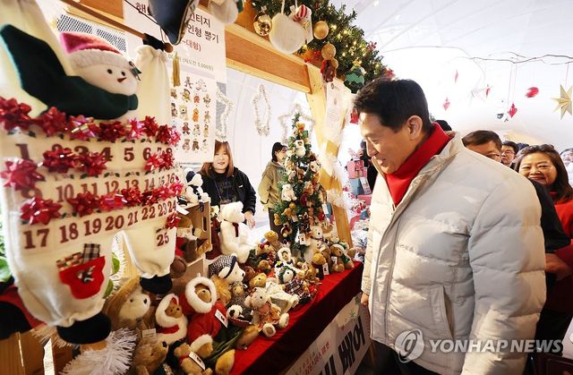 로맨틱 한강 크리스마스 마켓 방문한 오세훈 서울시장