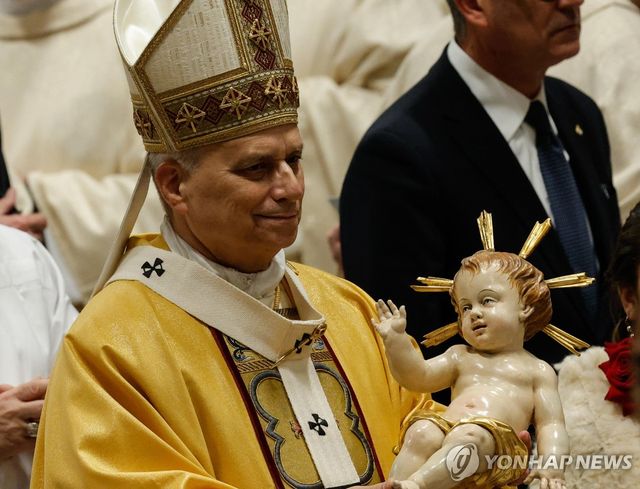 교황 레오 14세, 즉위 후 성탄전야 미사 첫 집전