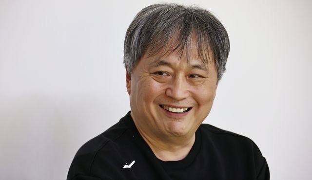 인터뷰하는 이상범 감독