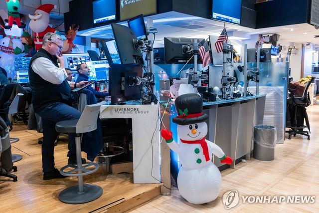 뉴욕증권거래소(NYSE)의 트레이더들과 눈사람