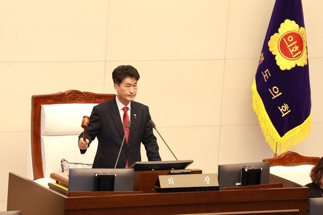 본회의 주재하는 이양섭 충북도의장