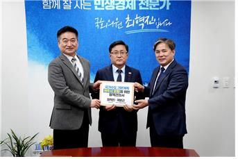 최혁진(비례) 국회의원과 곽문근(오른쪽) 부의장, 김성환 기후에너지환경부장관 면담…'국가 수도 기본 계획'에 원주시 포함 요청 [곽문근 원주시의회 부의장 제공. 재판매 및 DB 금지]
