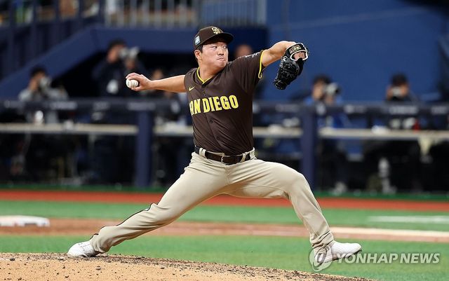 역투하는 샌디에이고 마무리 투수 고우석