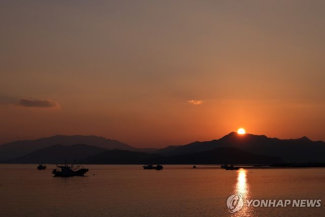 해 지는 득량만