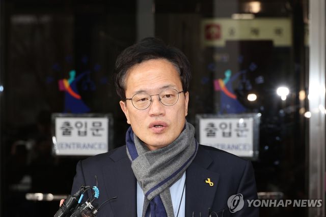 선고유예 판결 뒤 입장 밝히는 박주민 의원