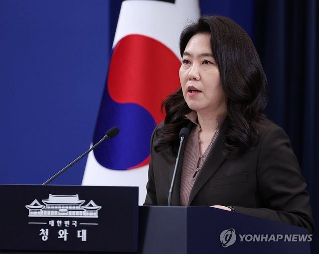 강유정 대변인, 위험직무 순직 유가족 초청 오찬 브리핑