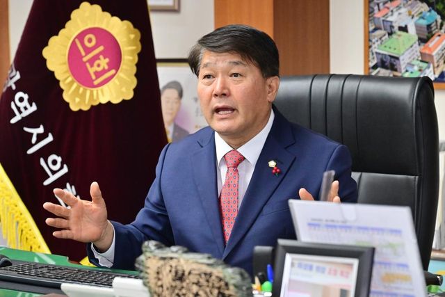 연합뉴스와 인터뷰하는 이성룡 울산시의회 의장