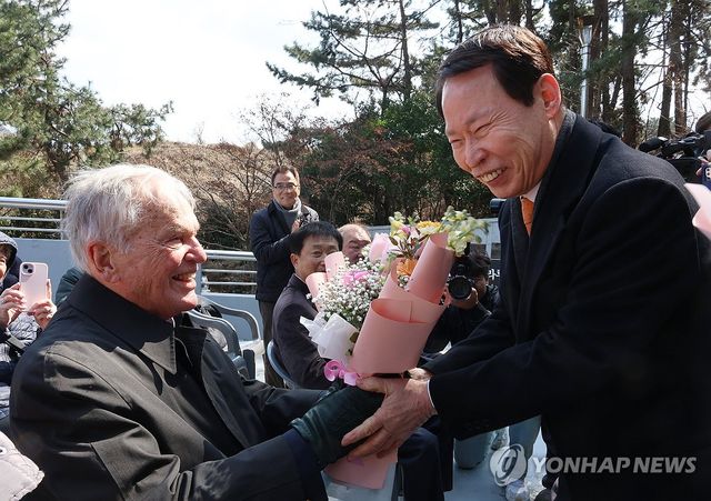 메러디스 빅토리호 승선원 벌리 스미스