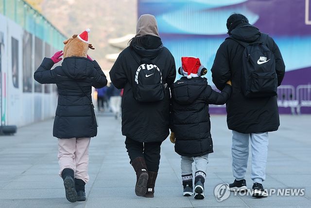 산타와 루돌프도 추운 크리스마스 날씨