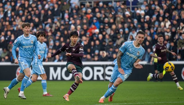 스완지시티와 코번트리의 경기 장면