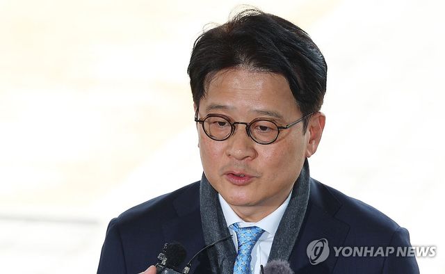 답변하는 이창수 서울중앙지검장