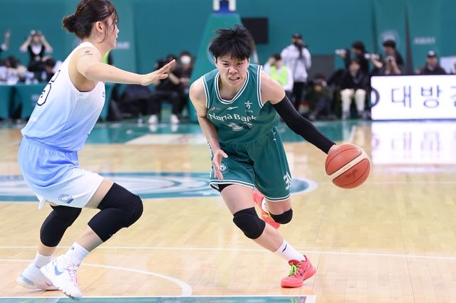 드리블하는 진안