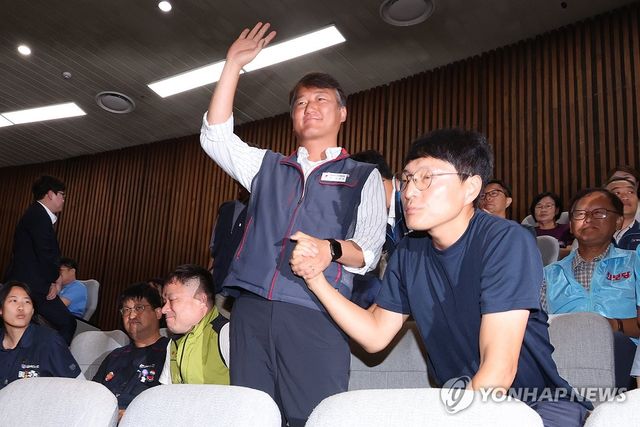 노조법 개정안 입법 환영하는 노동계