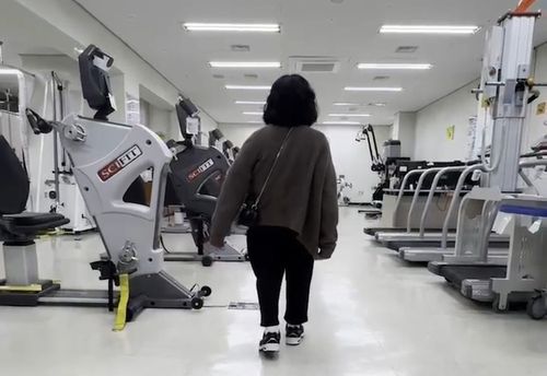 저인산혈증 치료제 크리스비타 처방 후 걷기 시작한 송혜린씨