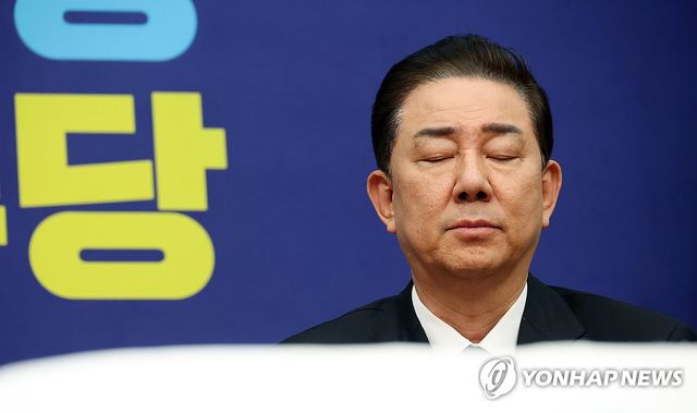 생각에 잠긴 김병기 원내대표