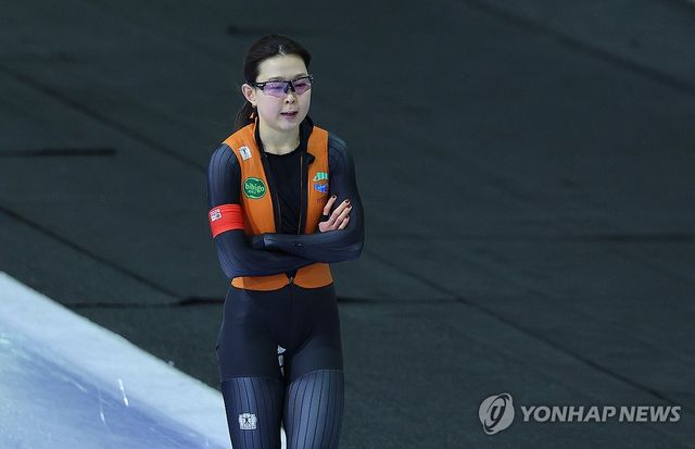 생각에 잠긴 김민선