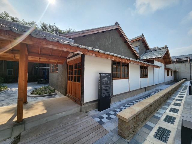 산알제사 톱날 지붕