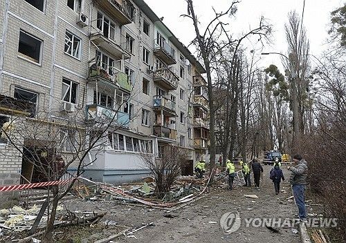 지난달 23일 러시아 공격에 파괴된 우크라이나 아파트