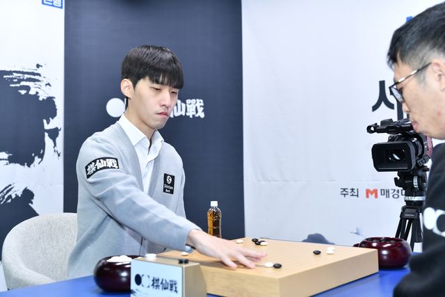 김명훈 9단이 세계기선전 8강에 올랐다.