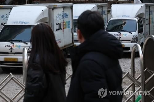 서울 시내 한 주차장의 쿠팡 배송차량