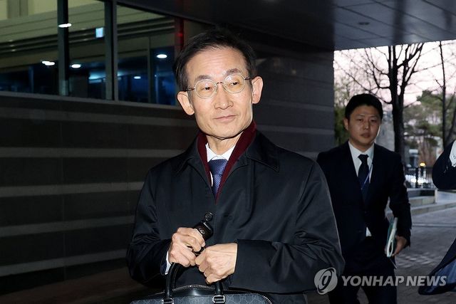 인사청문회 사무실 나서는 김호철 감사원장 후보자