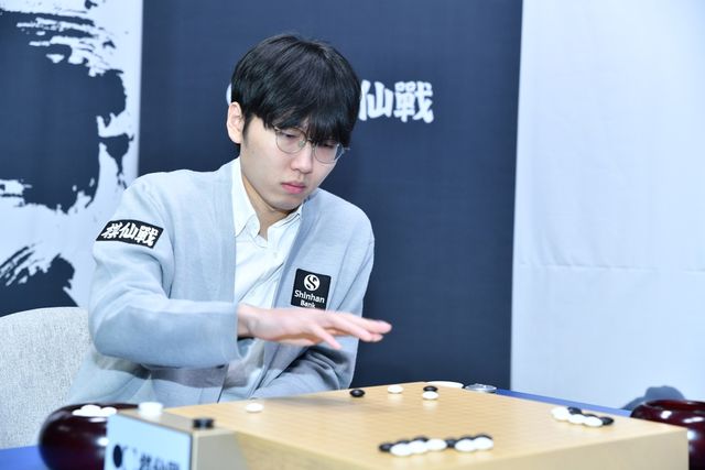 신진서 9단이 세계기선전 8강에서 패했다.