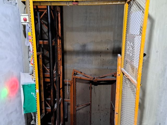 외국인 근로자가 추락해 숨진 엘리베이터 통로