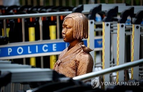 종로구 옛 주한 일본대사관 앞 평화의 소녀상 모습. 