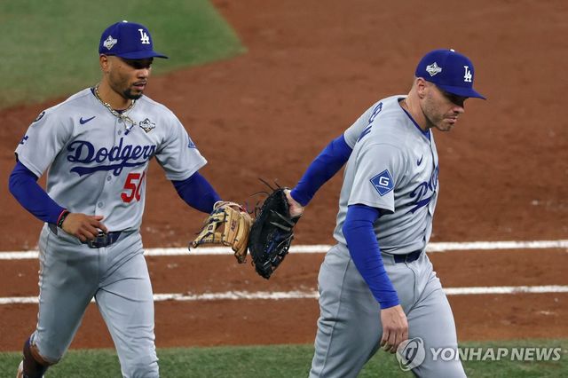 로스앤젤레스 다저스 무키 베츠(왼쪽)와 프레디 프리먼