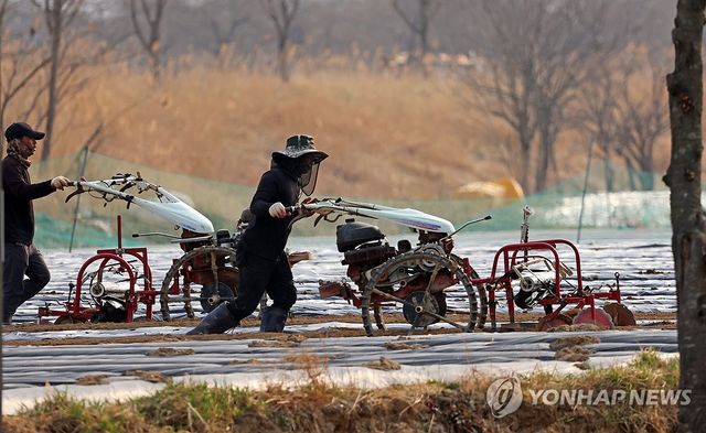 농사 준비로 바빠요