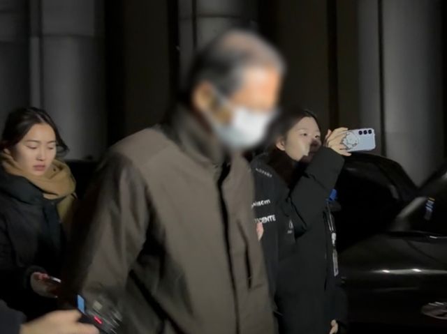 귀가하는 천주평화연합 전 부산지회장 박모씨