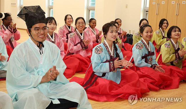 동래구 충렬사 안락서원에서 열리는 전통예절 수업