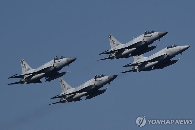 파키스탄 공군이 운용하는 JF-17 전투기
