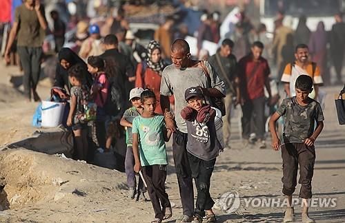 가자시티에서 피란하는 팔레스타인 주민들