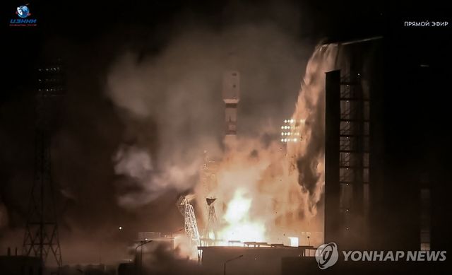 이란 인공위성, 러 로켓으로 발사