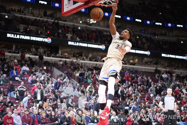 야니스 아데토쿤보의 덩크