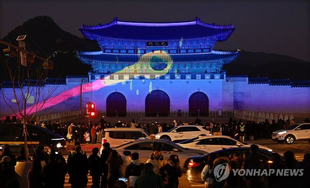 빛으로 물든 광화문