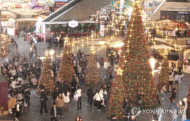 눈 내리는 '크리스마스 빌리지'