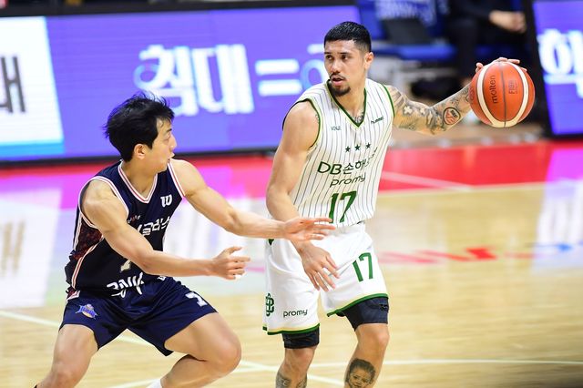 허훈(왼쪽)과 알바노