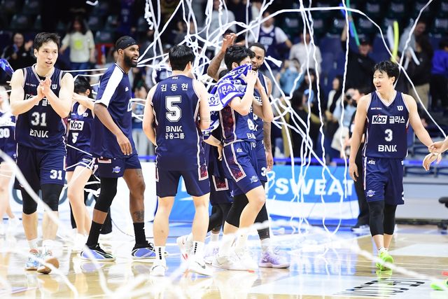 DB를 상대로 승리한 KCC