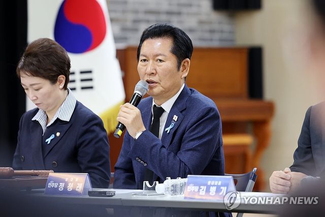 현장최고위원회의서 발언하는 정청래 대표