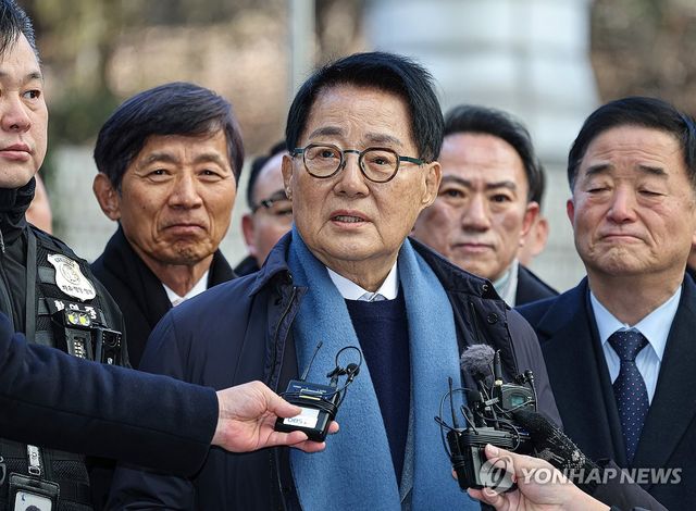 선고공판 출석하는 박지원 전 국정원장